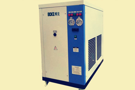 水冷箱式冷水機和螺桿式機組有何不同？